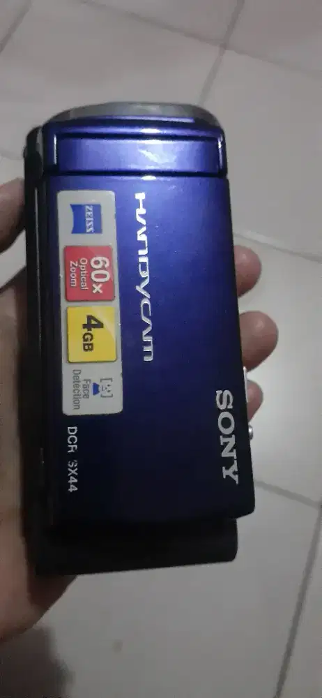 DIJUAL SONY Handycam DCR-SX44E