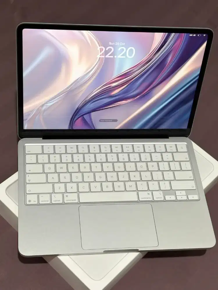 MACBOOK NEO SILVER 256GB