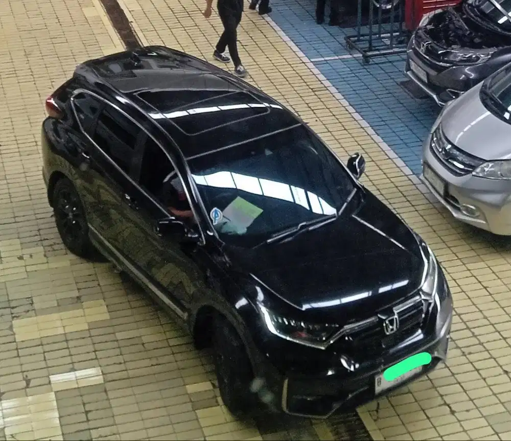 CR-V black edition turbo bensin.