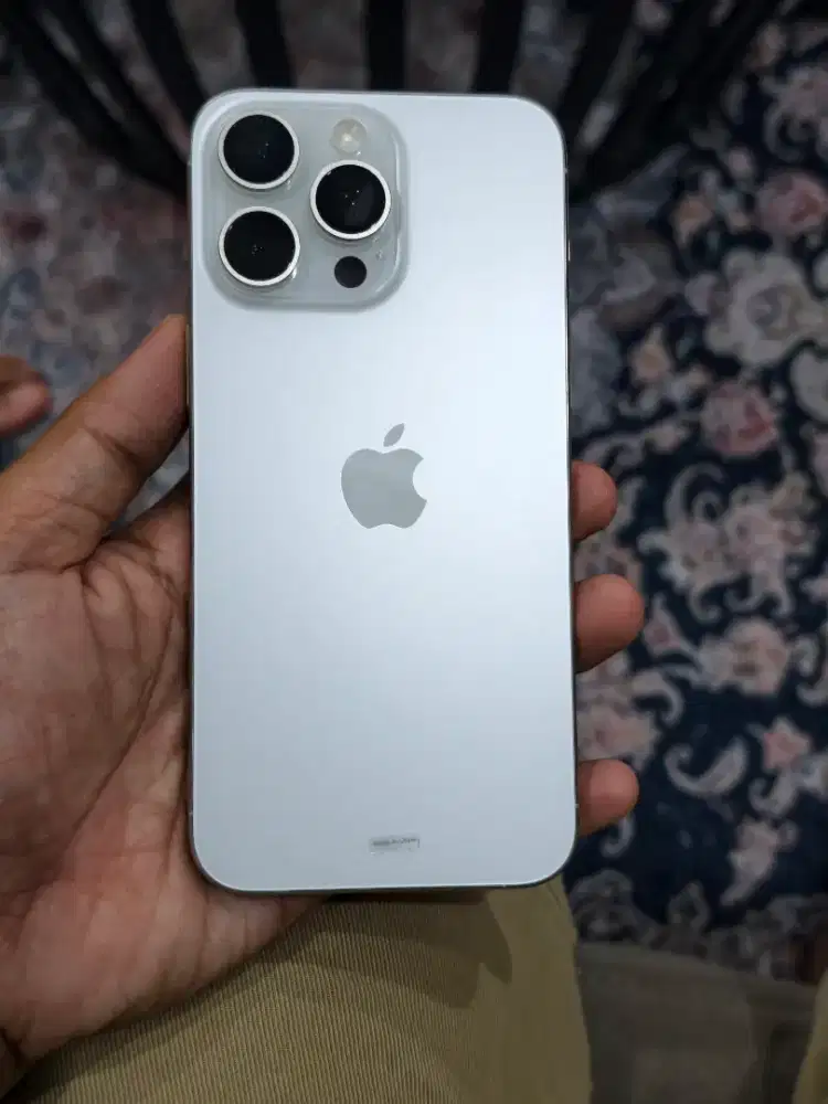 iPhone 15 Pro Max 512GB White Titanium – Sangat Mulus + Box