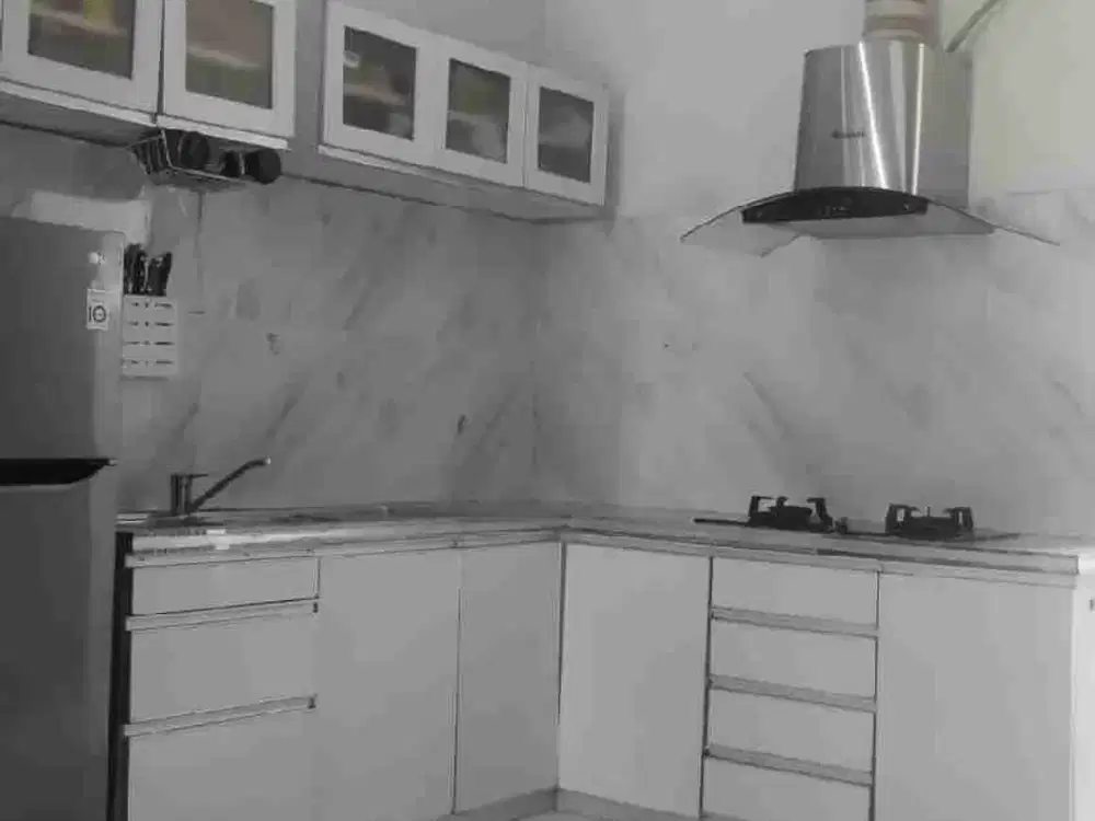 Dijual rumah 2 lantai nan asri didepan pintu tol Alam Sutera