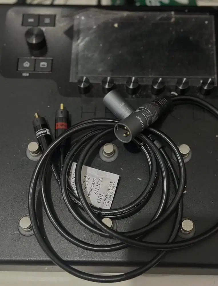 RCA ke konektor balanced male buatan Orion Audio