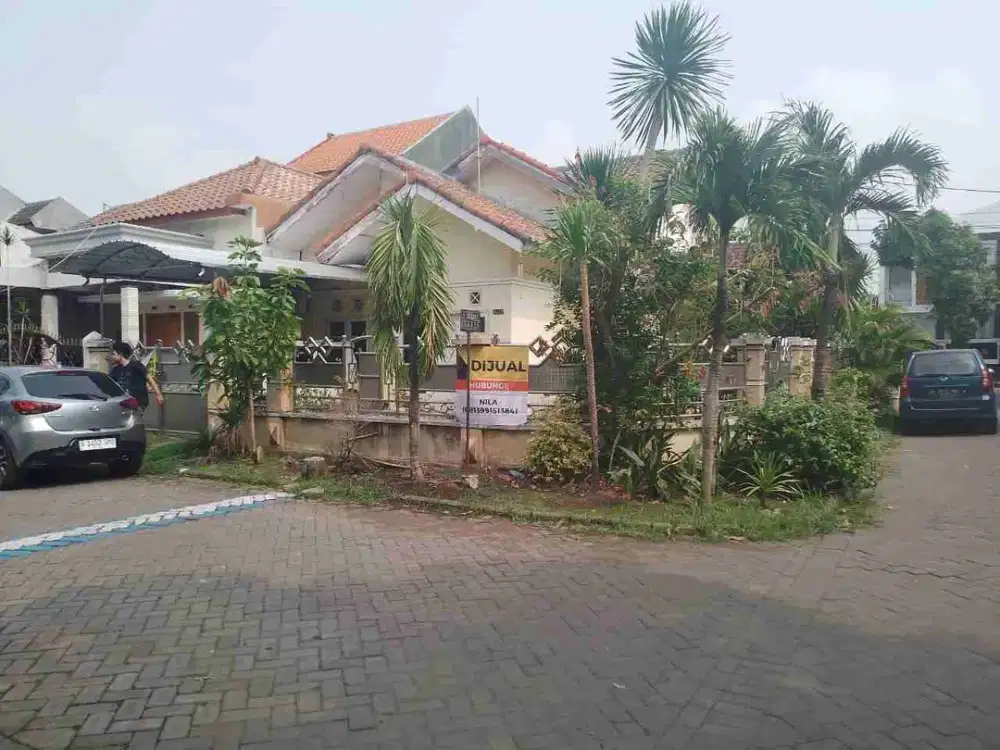 Dijual rumah lokasi strategis di Istana Mentari Sidoarjo