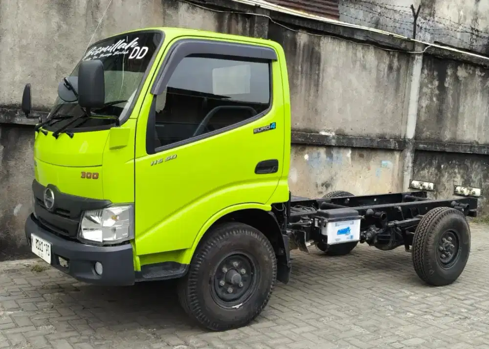 MURAH Engkel 4roda Hino Dutro CDE 115 SDR sasis ex box freezer 2025
