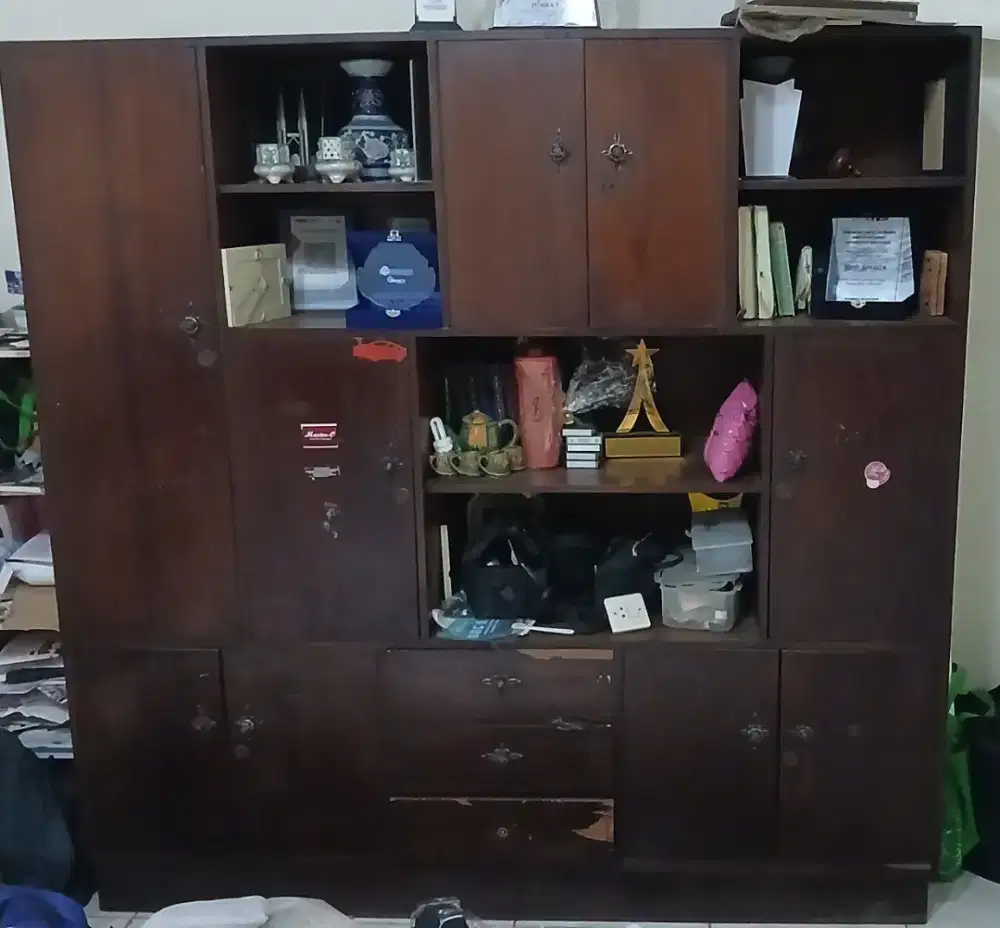 Lemari kayu jati