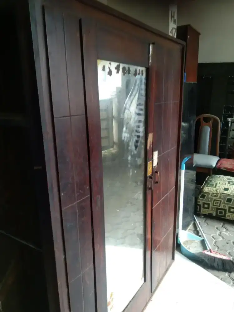 lemari pakaian jati dua pintu