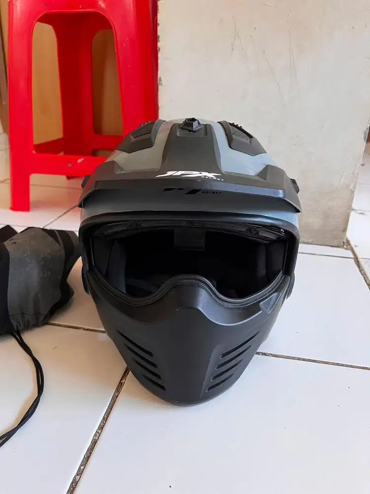 Helm JPX warna abu