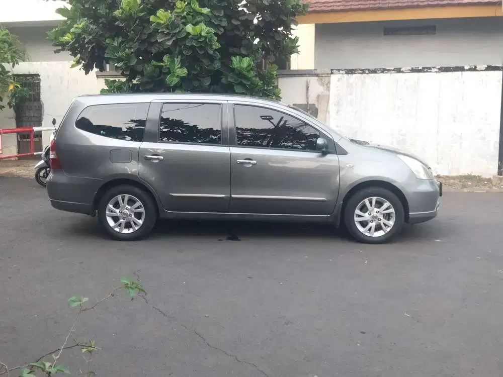 Nissan Livina 2012 Bensin