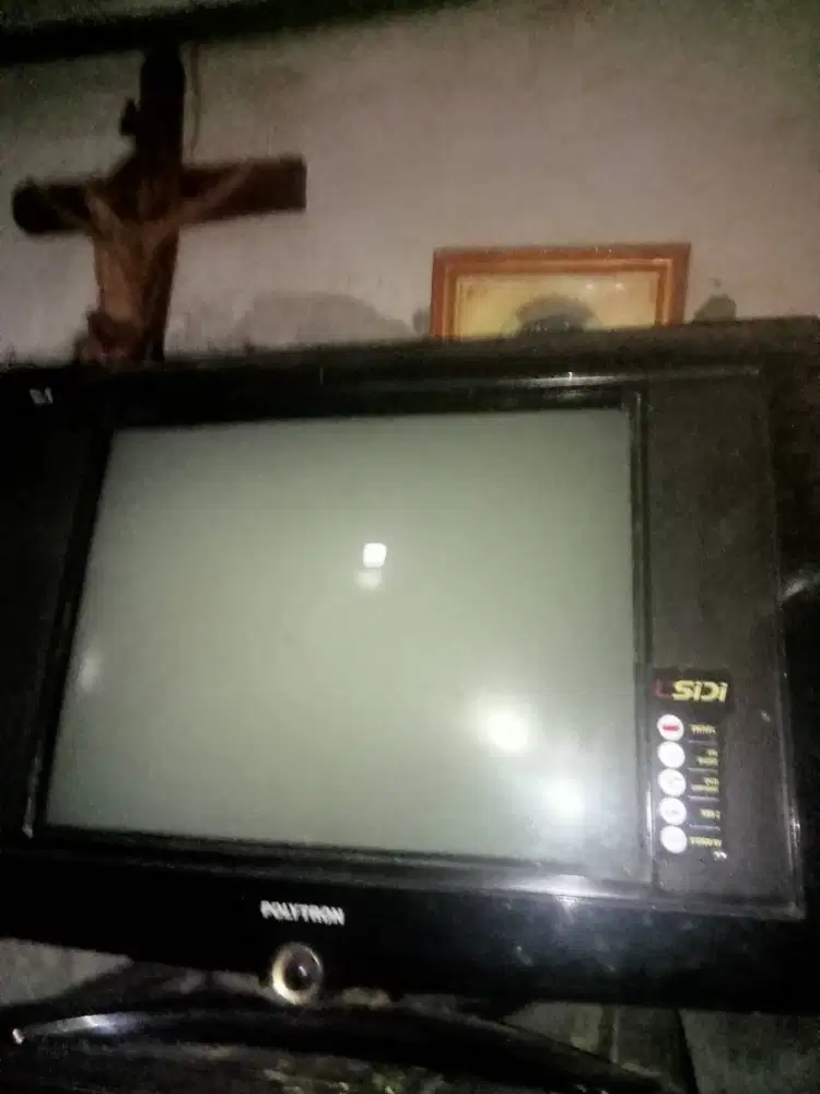 Tv Polytron bekas