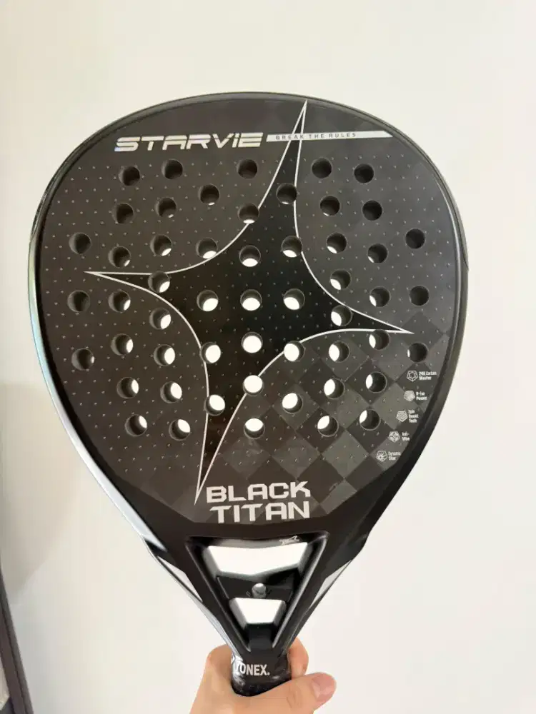 Raket padel Starvie Black Titan 2026