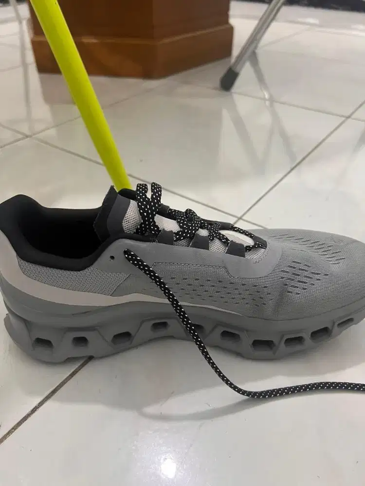 Sepatu Oncloud Cloudmonster