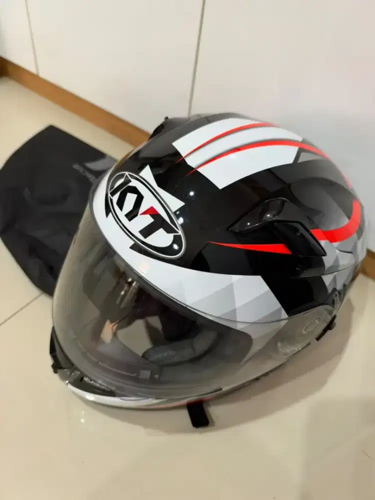 Helm KYT full face kondisi mulus seperti baru
