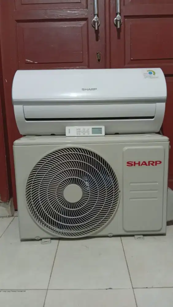 AC Sharp 1/2 PK plus paket pasang