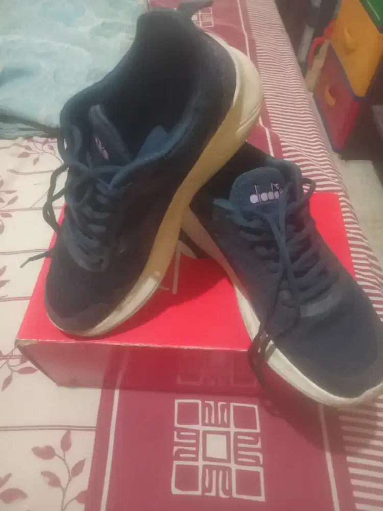 Jual sepatu olahraga wanita