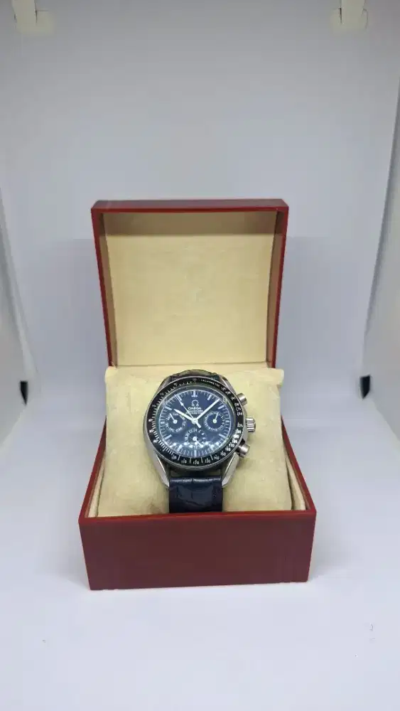 Jam tangan Omega Speedmastee Automatic