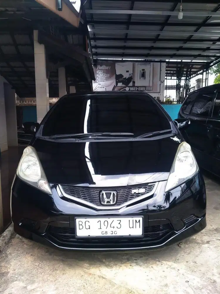 DIJUAL HONDA JAZZ GE8 HITAM — AUTOMATIC