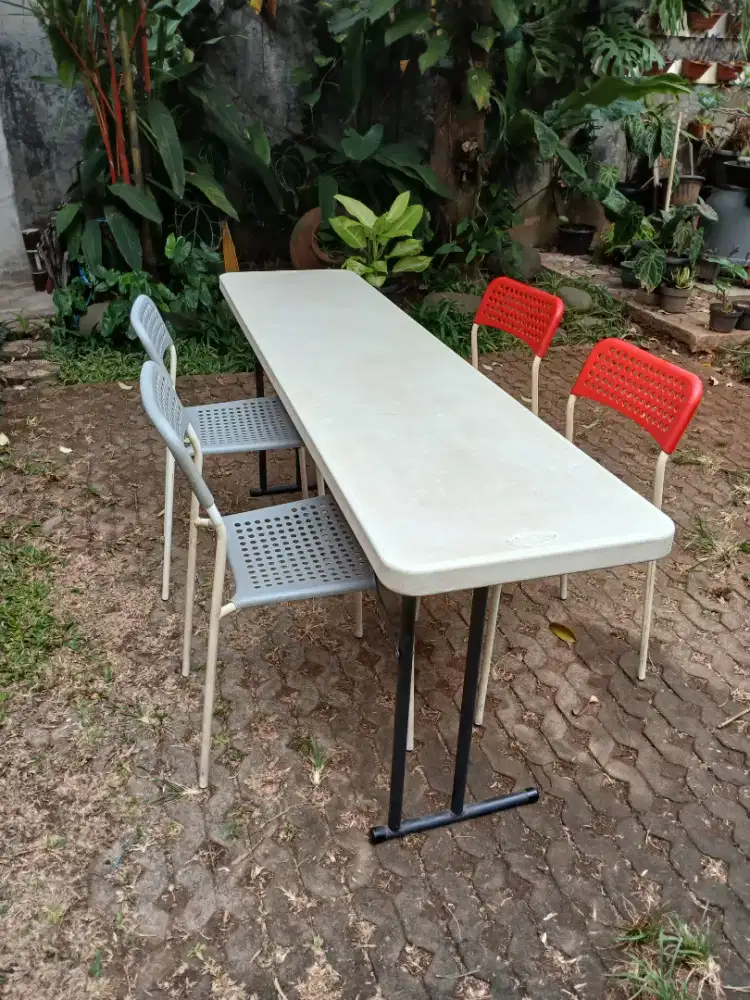 Meja dan kursi cafe