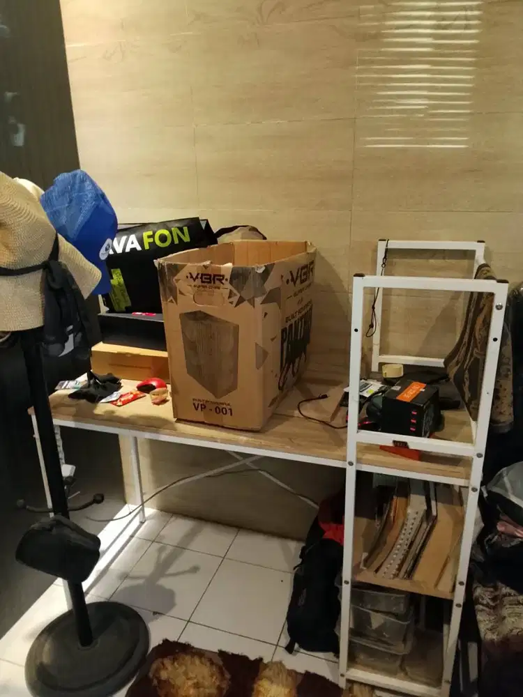 Meja Belajar dan rak tiang gantung