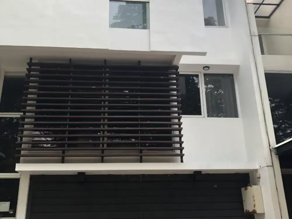 Disewakan murah rumah 12 x 20 2.5 lantai di citra garden city 7 jakarta barat