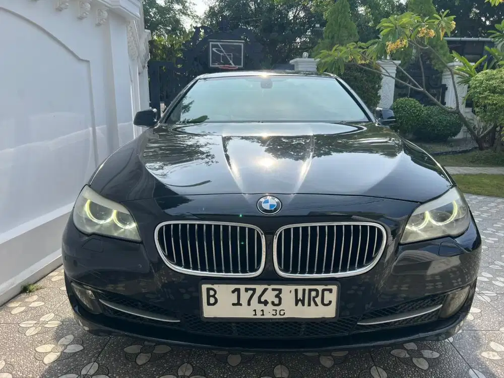BMW 520i Hitam AT Tahun 2012