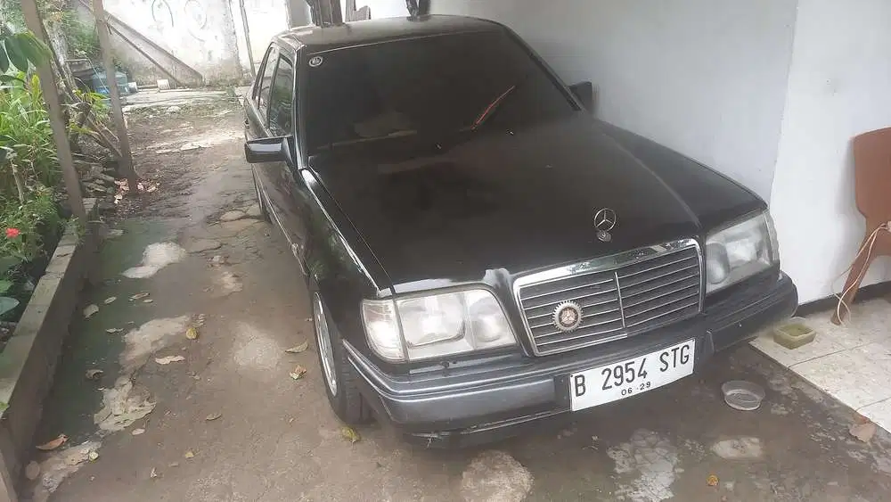 Mercedes-Benz E220 1995 Bensin