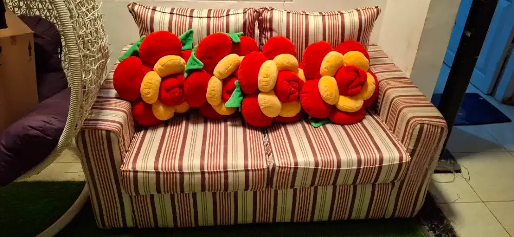 Sofa empuk minimalis