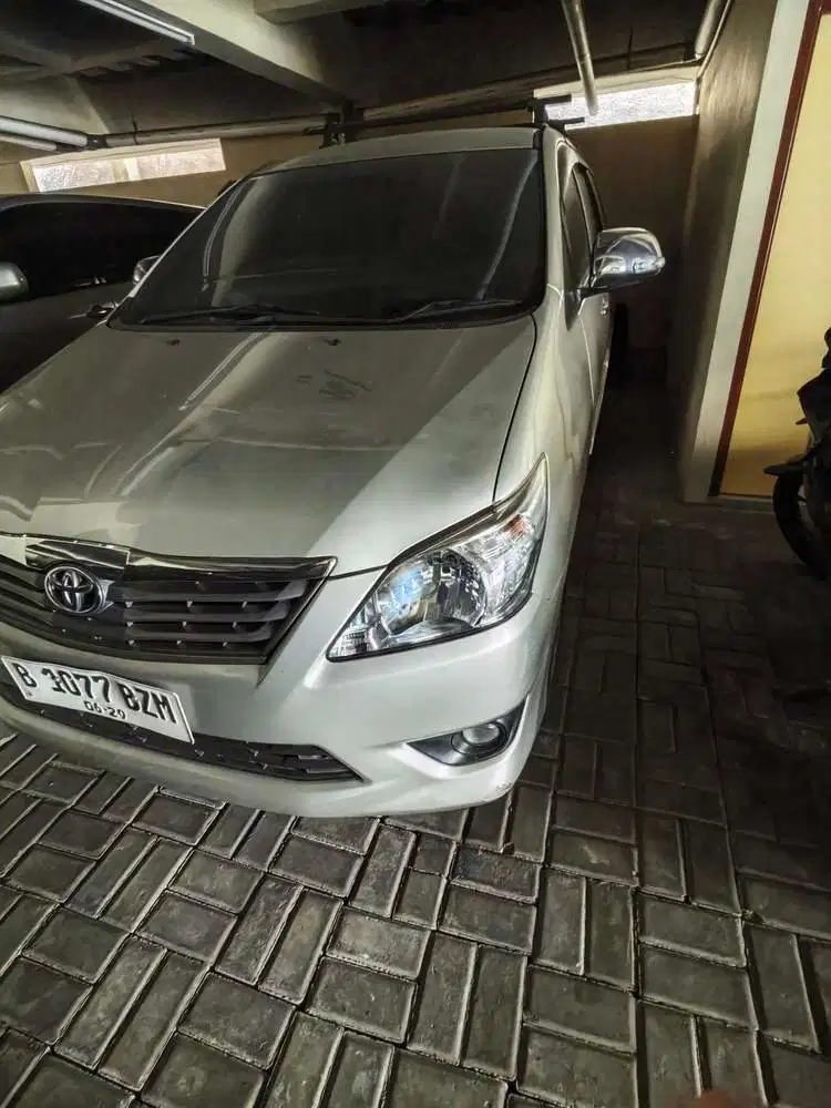 Toyota Kijang Innova 2012 Bensin