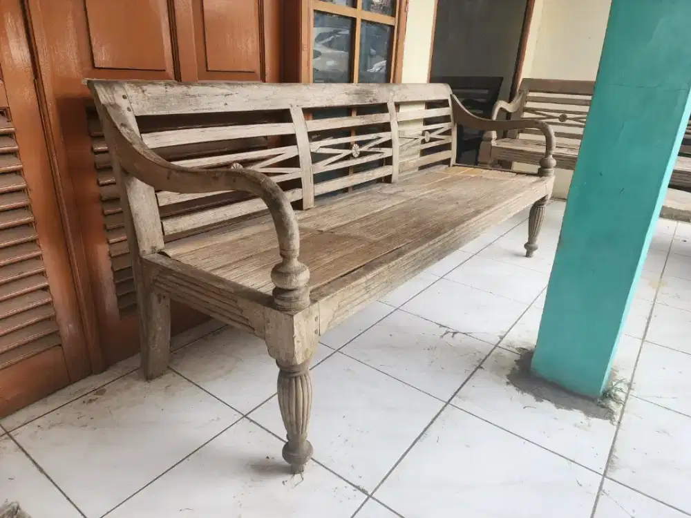 2 KURSI RISBAN + MEJA LURAH