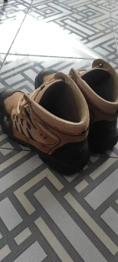 Sepatu lavio no 42