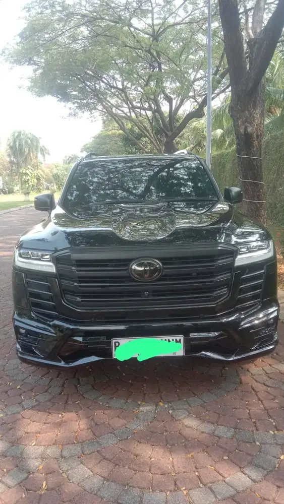 DIJUAL MOBIL LAND CRUISER 300 VX-R 4X4 AT TAHUN 2022