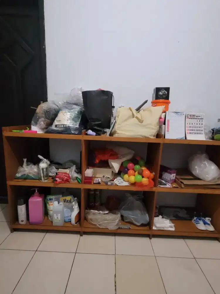 Rak kayu kuat tebal
