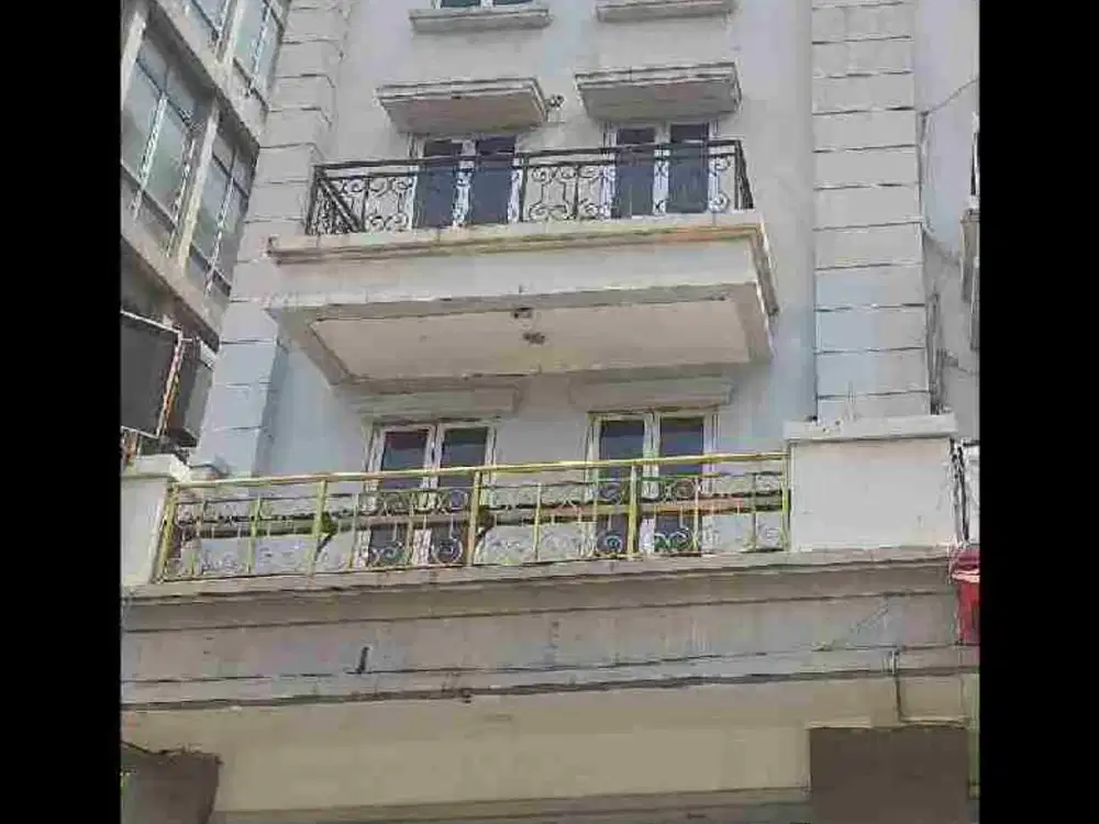 Di Sewakan Ruko Apartemen Green Lake Sunter seberang danau 4 lantai uk 5 x 15m kondisi sesuai gambar di iklan