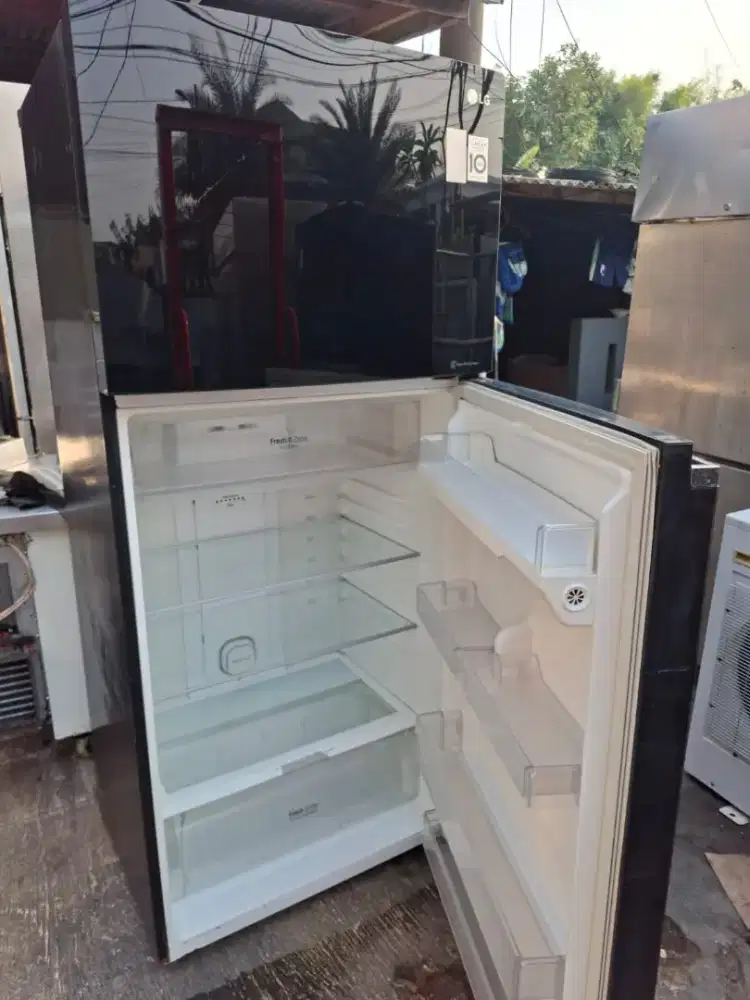 Kulkas 2 pintu LG inverter