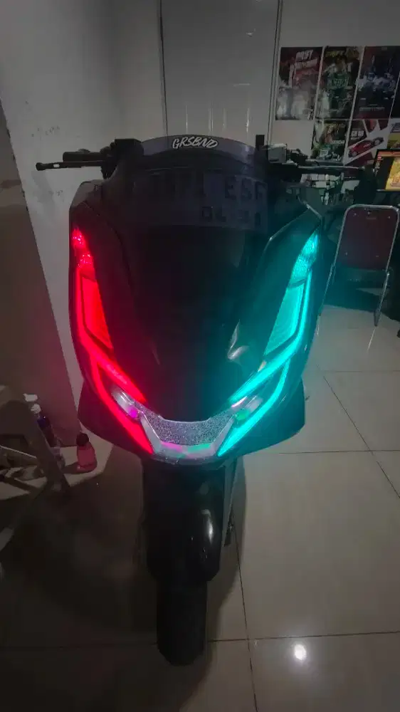 PCX 160 Ganteng tinggal nongkrong, surat2 lengkap pajak hidup panjang.