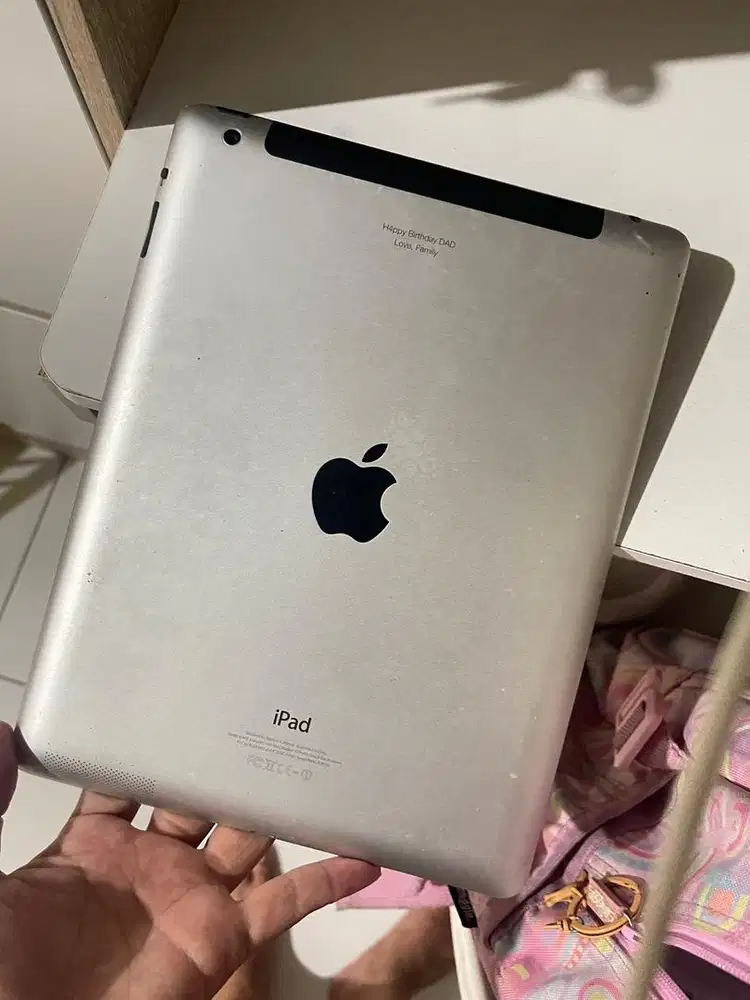 Ipad 3 silver tablet