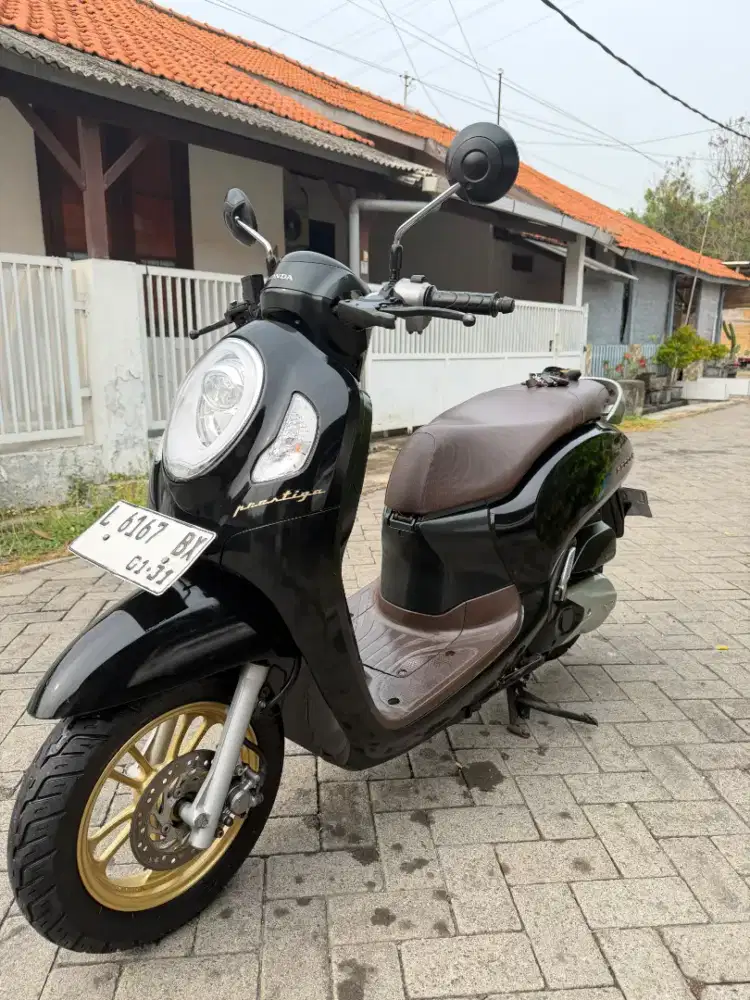 DIJUAL HINDA SCOOPY 2020-HITAM ELEGAN