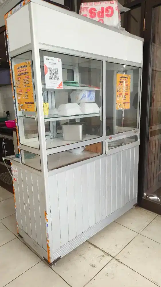 Gerobak Etalase Bahan Alumunium ada Roda Bawah