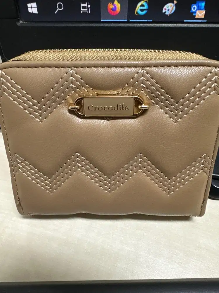 Dompet wanita Crocodile tidak dipakai