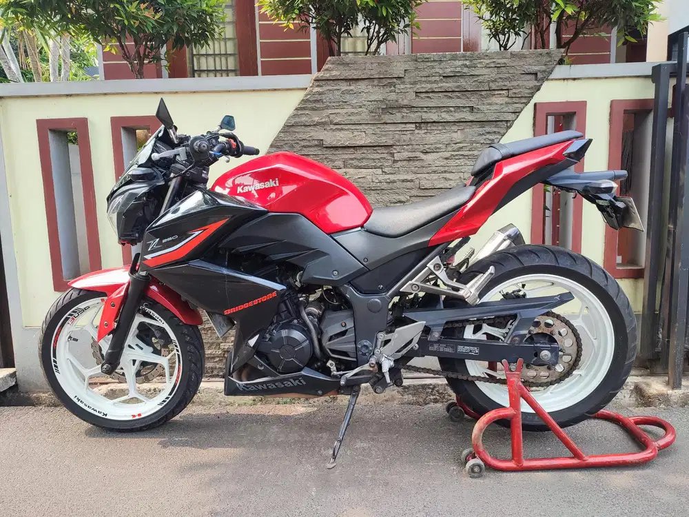 Kawasaki Z250 cc 2013 merah