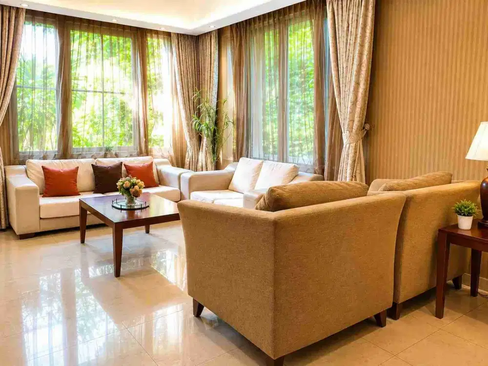 dijual rumah bagus 3 lantai siap huni hook hadap timur