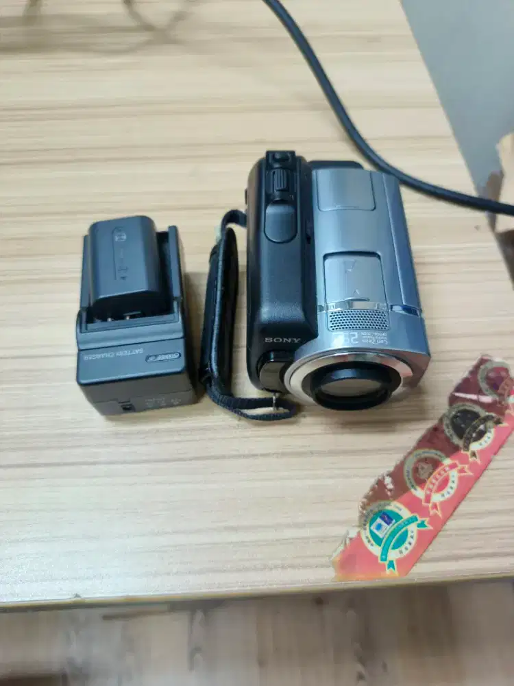 Sony Handycam DCR - SR85