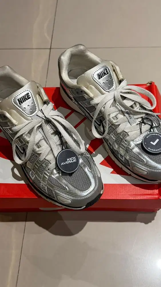 MURAHHH!!! NIKE P-6000 SILVER METALLIC SAIL SIZE 42 ( 26,5cm )