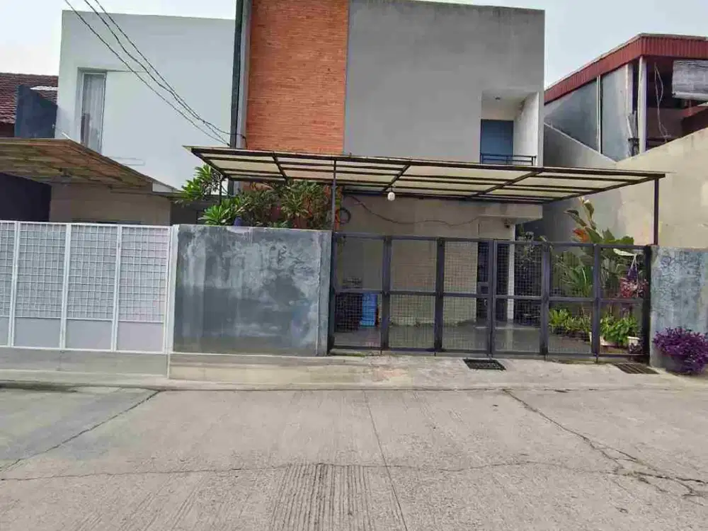 Rumah 2 lantai bangunan baru minimalis nyaman dan asri di Galaxy Bebas Banjir dekat tol becak kayu dan LRT cikunir