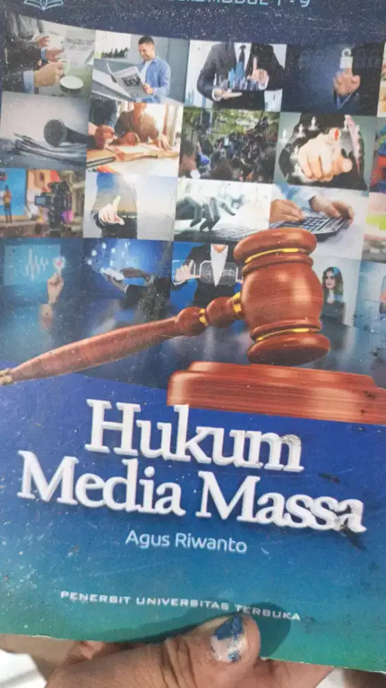 Buku pelajaran ekonomi