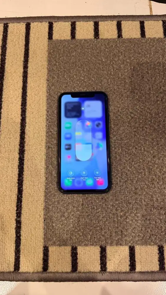 Iphone 11 Black 128GB Resmi Ibox Hp charger