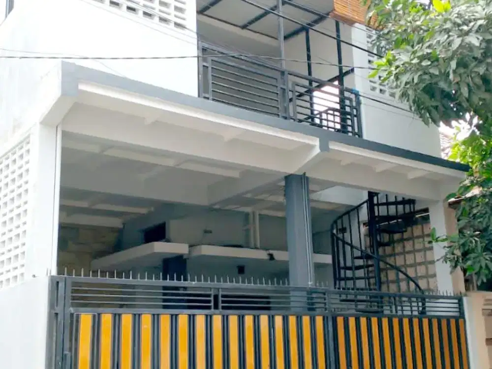 Disewakan Rumah 2 Lantai Kamar Banyak Semi Furnished Dekat Raya Suhat