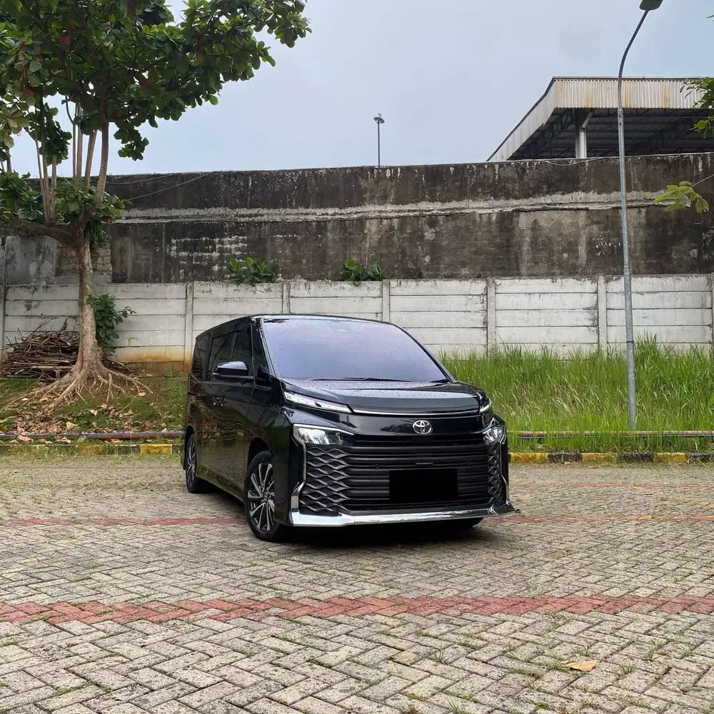 2022 Toyota Voxy 2.0 AT TSS