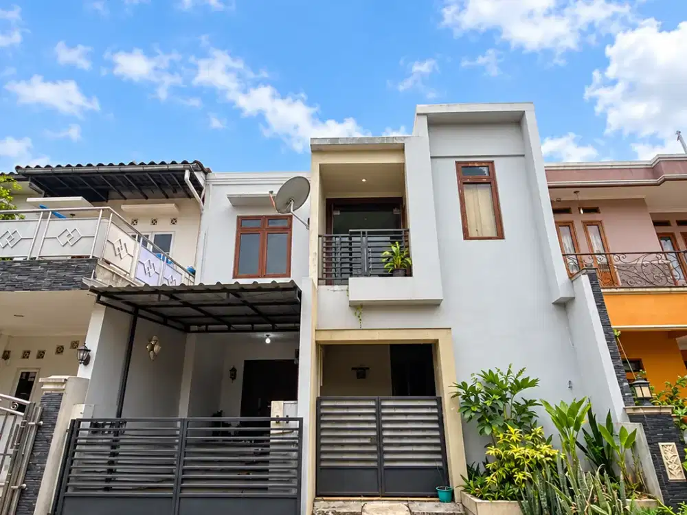 Rumah 2 Lantai Full Furnished di Sawangan, Cuma 900 Jutaan