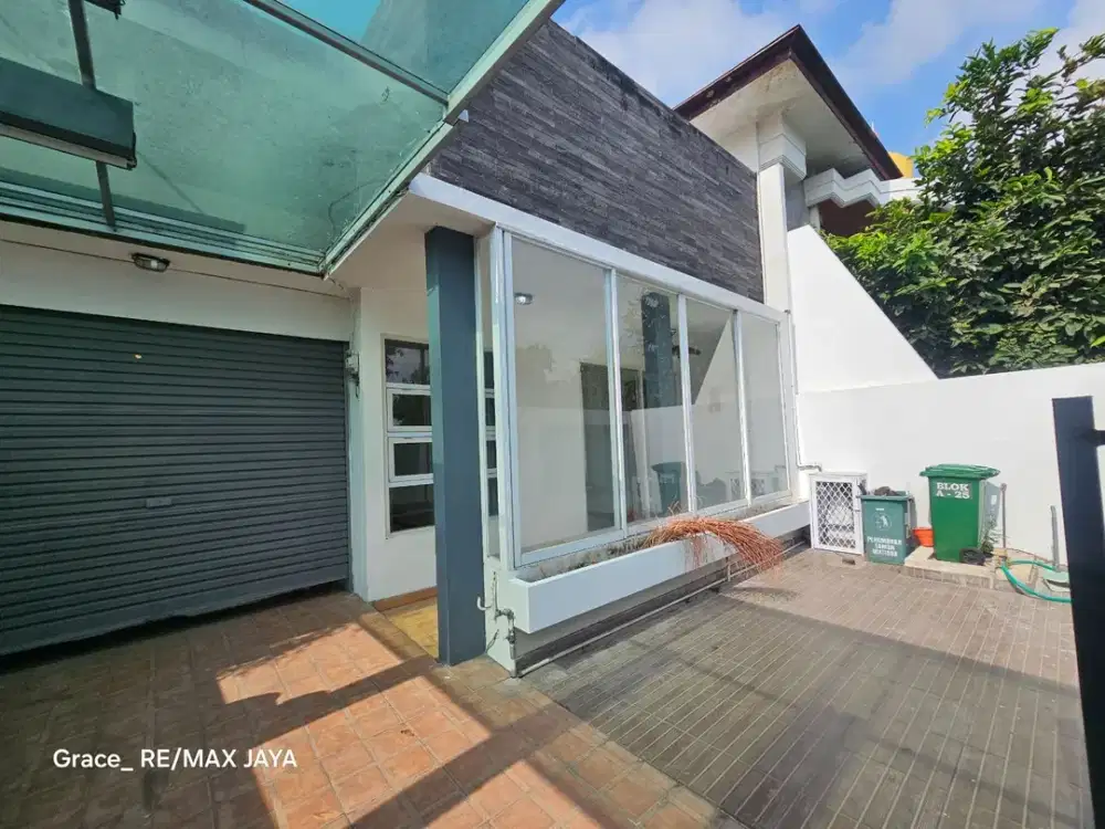 Rumah Semi Furnished 3 Kamar Tidur Disewakan di Denpasar Barat