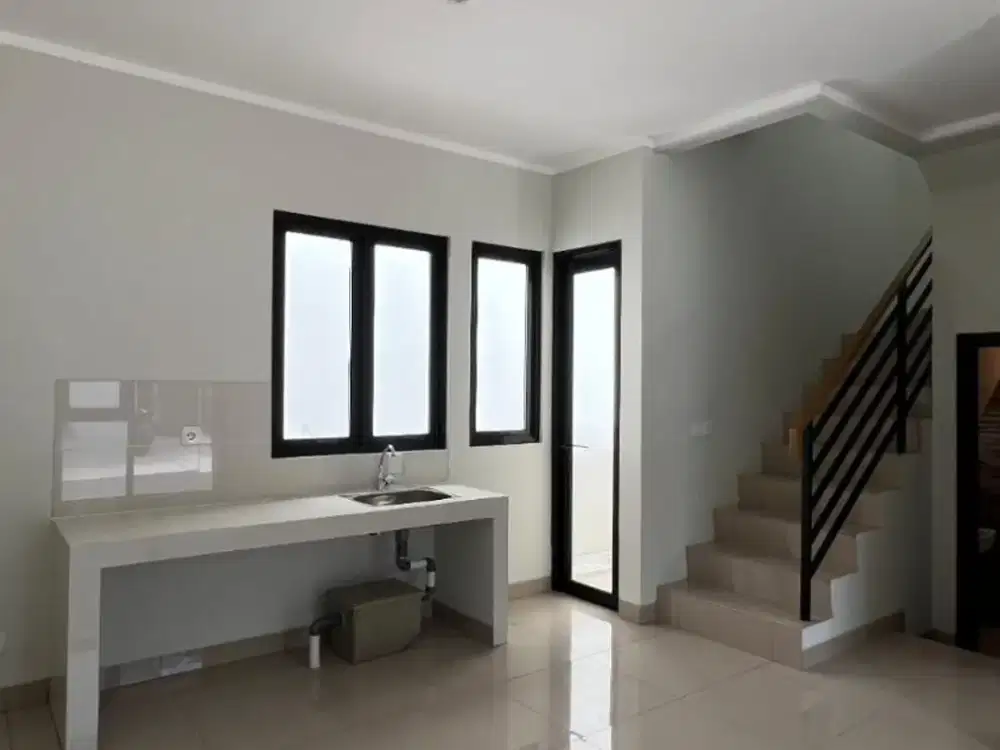 Rumah Siap Huni di Summarecon Crown Gading Bekasi dengan Granit & AC – SHM